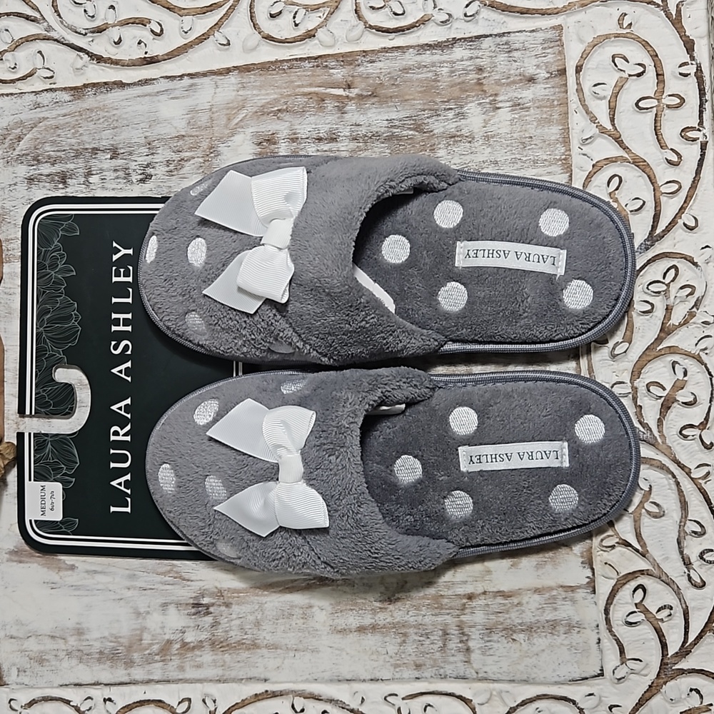 LAURA ASHLEY SLIPPERS, NWT. SIZE MED
